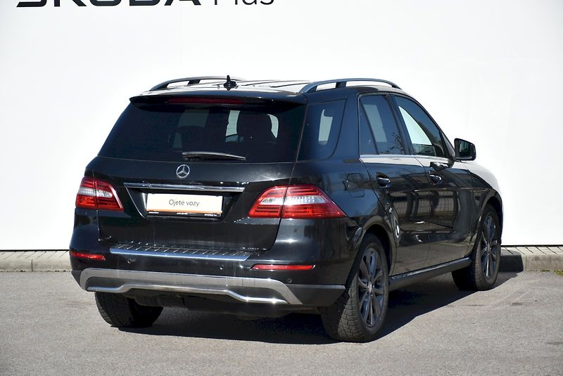 Mercedes-Benz Třídy M (2013) 3.0 Cdi 190kW 4x4 - fotka 9 z 31