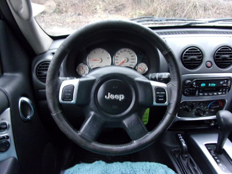 Jeep Cherokee (2004) 2.5 CRD 105kW 4X4  BEZ KOROZE - fotka 13 z 23