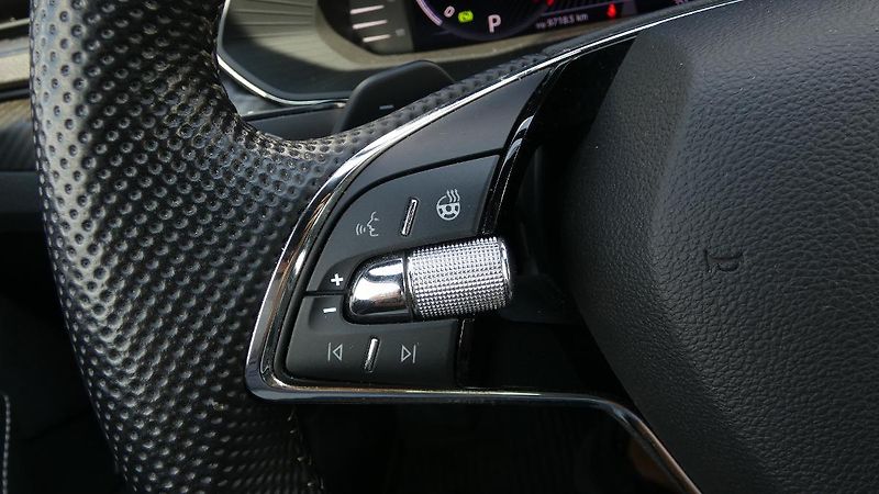 Škoda Superb 2.0 TDI DSG 4x4 Sportline 147k - fotka 12 z 29
