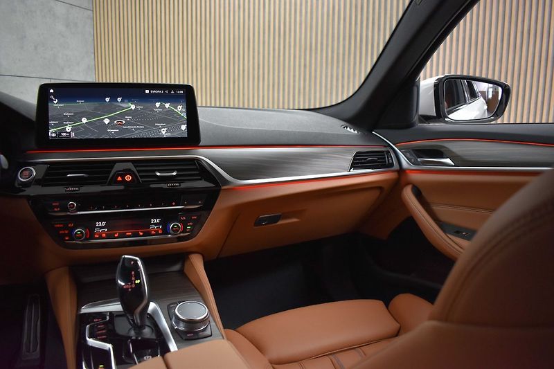 BMW Řada 5 530d xDrive ///MPAKET*ACC*DPH* - fotka 10 z 44