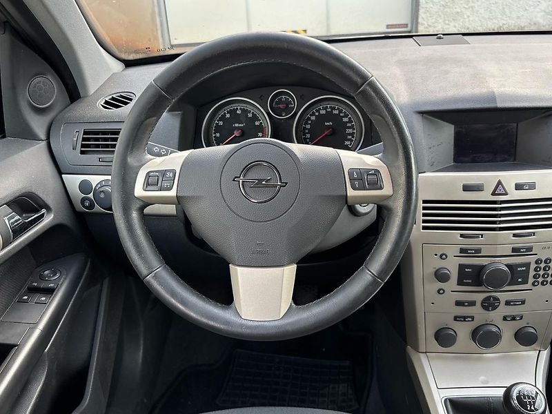 Opel Astra Kombi - fotka 18 z 26