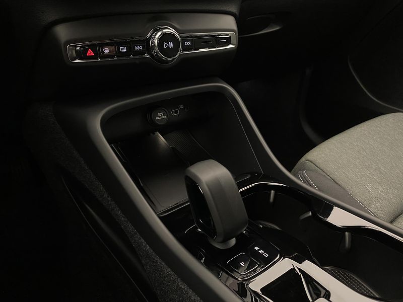 Volvo XC40 (2026) B3 AUT DARK PLUS - fotka 33 z 60