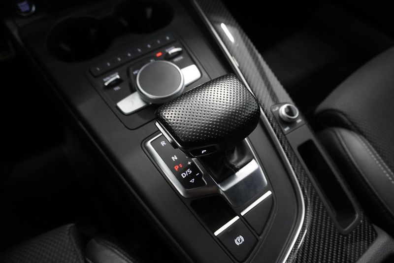 Audi A4 (2016) 2.0 TDI 140kW QUATTRO S TRONIC - fotka 28 z 37
