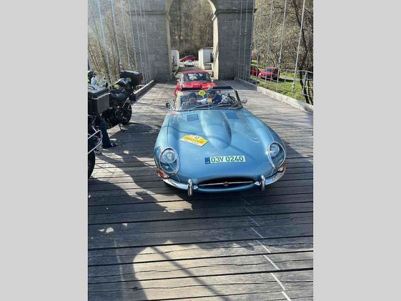 Michal a Jonáš Pavlíčkovi na startu. Rallye Spring Classic startovalo v sobotu 12. dubna dopoledne z jihočeského Tábora. Na trasu 231 kilometrů vyrazilo 100 posádek.