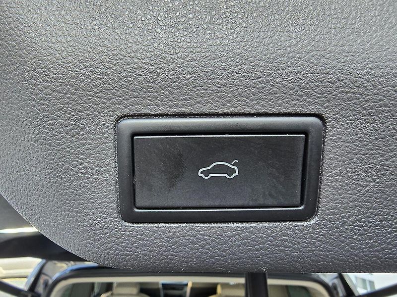 Volkswagen Multivan T7 150kW LIFE LONG DSG WEBASTO - fotka 46 z 49