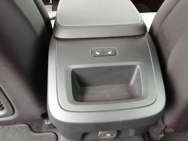 Volvo V90 2,0 Cross Country Bright Plus - fotka 18 z 19