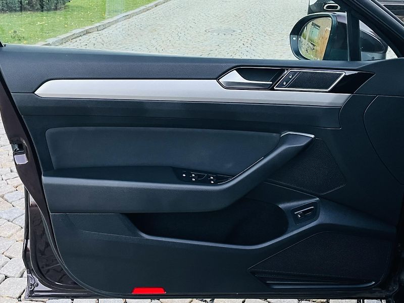 Volkswagen Passat 1.4TSI AUT TAŽNÉ SERVISKA LED - fotka 32 z 49