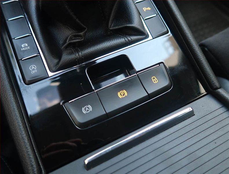 Škoda Superb (2019) Style 2.0 TDI, Kůže, Navi - fotka 21 z 22