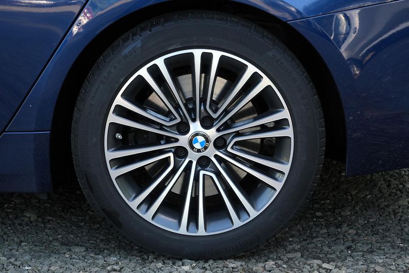 BMW Řada 5 530d xDrive, Kamera, ČR, Hi-Fi - fotka 5 z 40