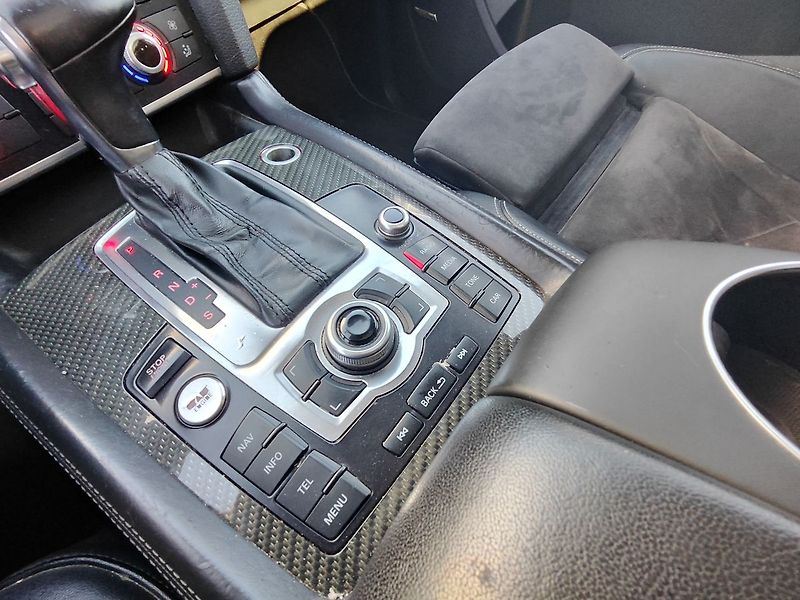 Audi Q7 3.0 TDI/180kW S-Line 4x4 AT - fotka 34 z 45