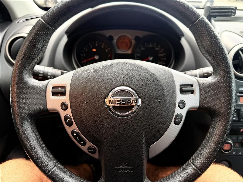Nissan Qashqai 2,0 i Tekna - fotka 12 z 23