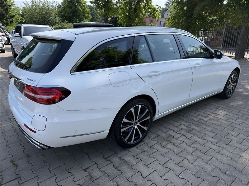 Mercedes-Benz Třídy E 300de 4Matic - fotka 5 z 34