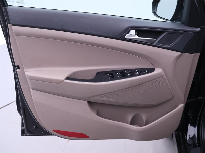 Hyundai Tucson 1,6 CRDI 100 kW 4x4 LED CZ - fotka 10 z 36