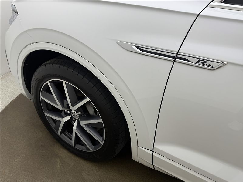 Volkswagen Touareg 3,0 R-LINE VZDUCH NV MATRIX ČR - fotka 44 z 48