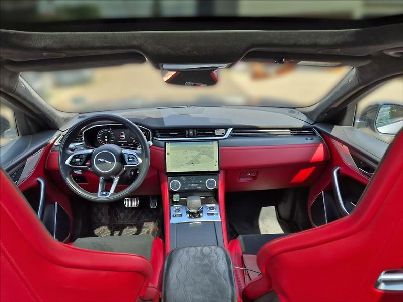 Jaguar F-Pace 5,0 V8 AWD SVR 405 kW - fotka 10 z 20