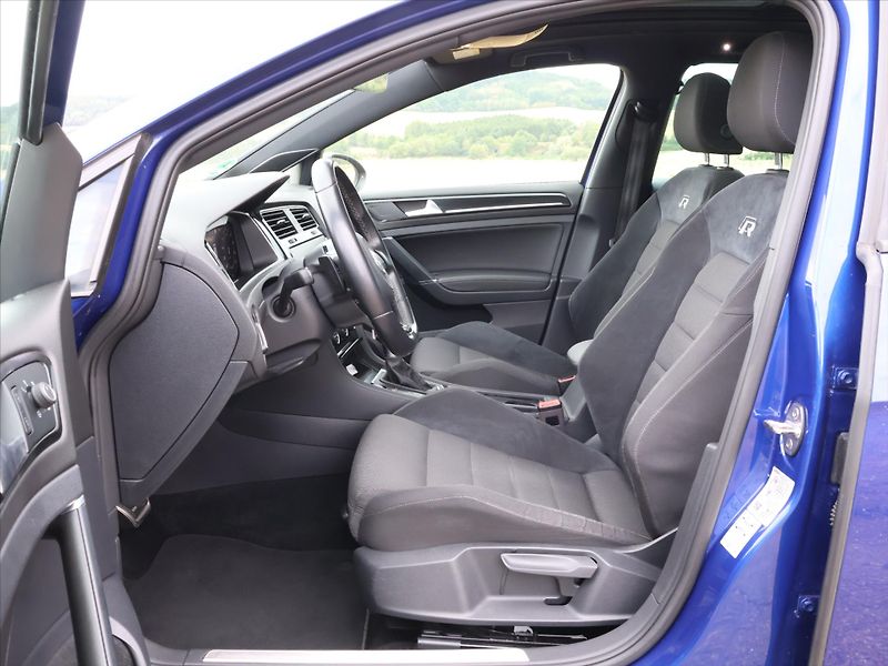 Volkswagen Golf R 2,0 TSI 228kW 4M DSG Virtual - fotka 11 z 37