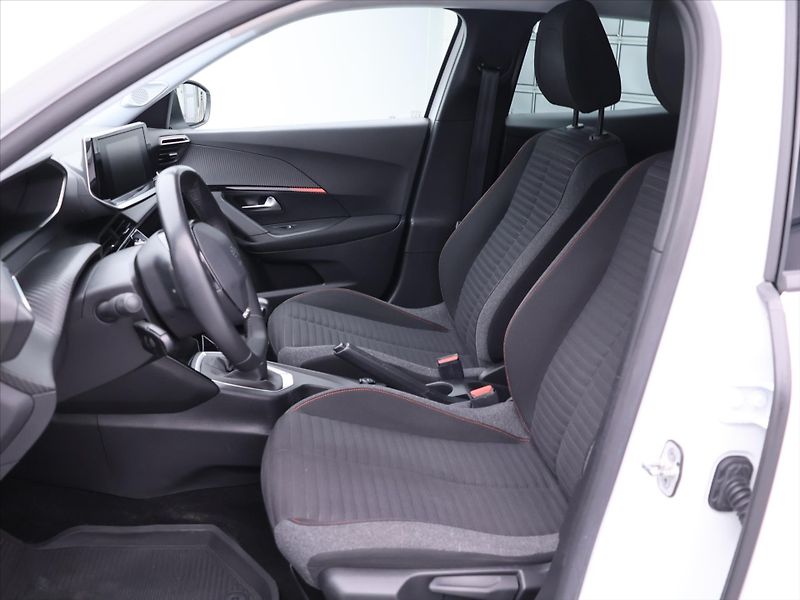 Peugeot 2008 1.2 PT 96kW CZ Active 1.Maj - fotka 10 z 27