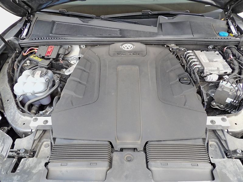 Volkswagen Touareg 3.0TDI V6 8°AT 4x4 Tažné ČR - fotka 32 z 35