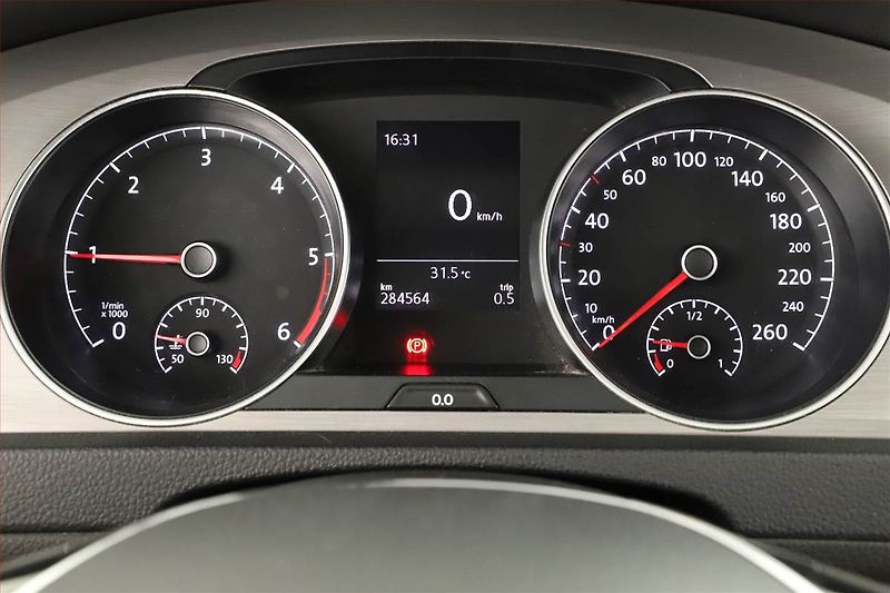 Volkswagen Golf (2015) 1.6 TDI, Tempomat - fotka 8 z 17