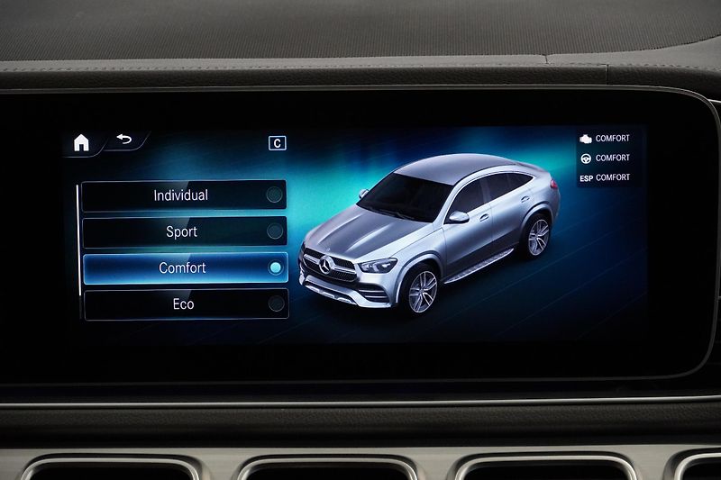 Mercedes-Benz GLE 300d,4matic,AMG,ČR,Tažné,360 - fotka 34 z 36