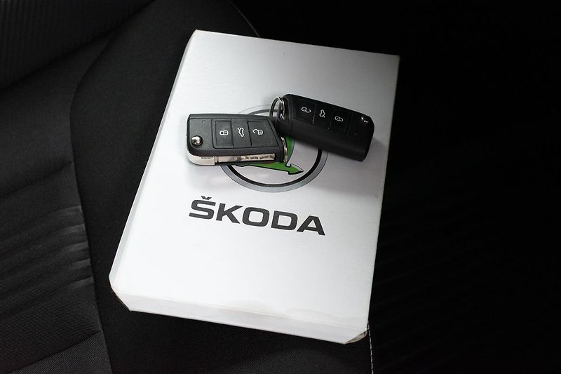 Škoda Kamiq 1.0 TSI MonteCarlo*TAŽNÉ*ČR 1M - fotka 35 z 44