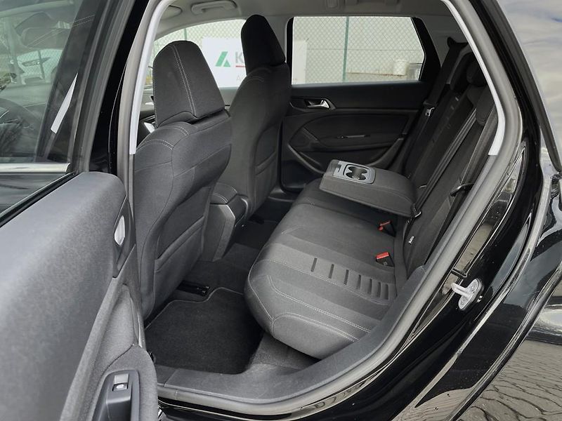 Peugeot 308 2.0 HDI 110 kW navi. serviska - fotka 7 z 26