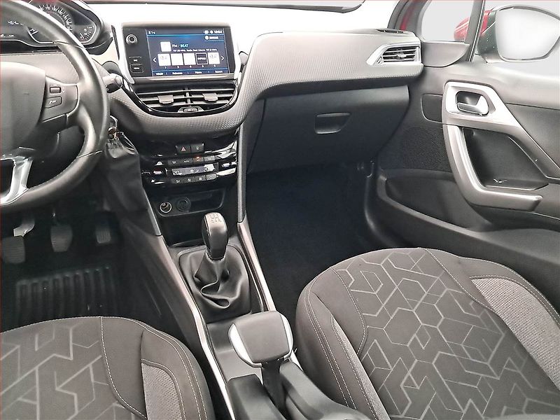 Peugeot 2008 (2018) 1.2 PureTech, Serv.kniha - fotka 8 z 16
