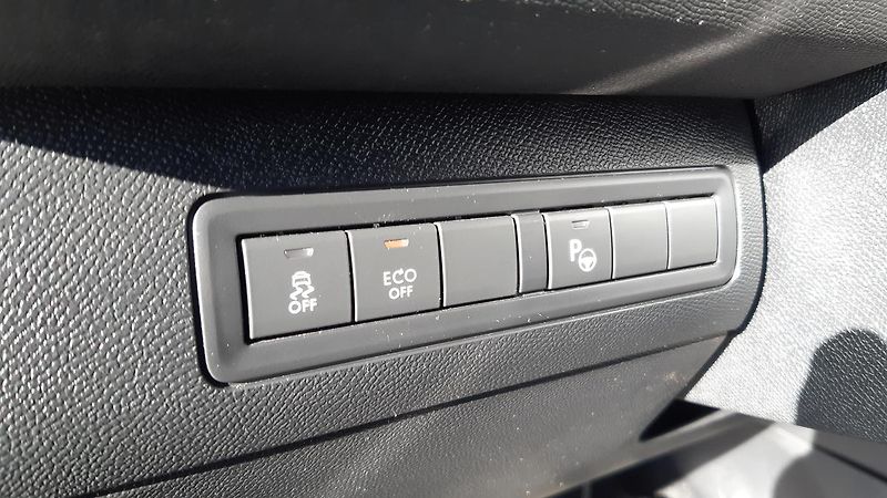 Peugeot 308 SW 1.6 BlueHDI Allure AUT - fotka 22 z 32