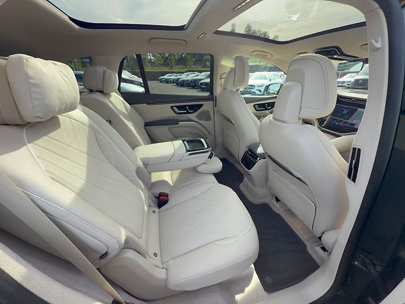Mercedes-Benz EQS 500 4MATIC SUV AMG - fotka 11 z 39