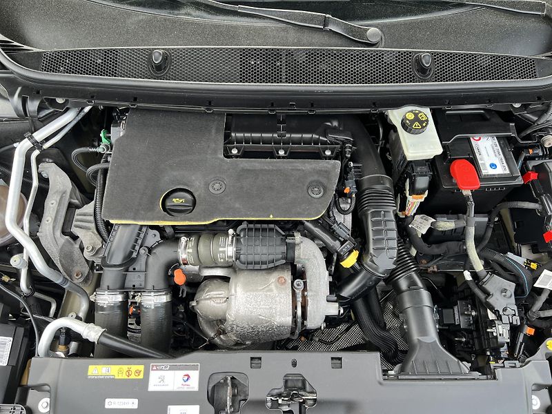 Peugeot 308 1.6HDi NAVI KLIMA TAŽNÉ ALU - fotka 38 z 45