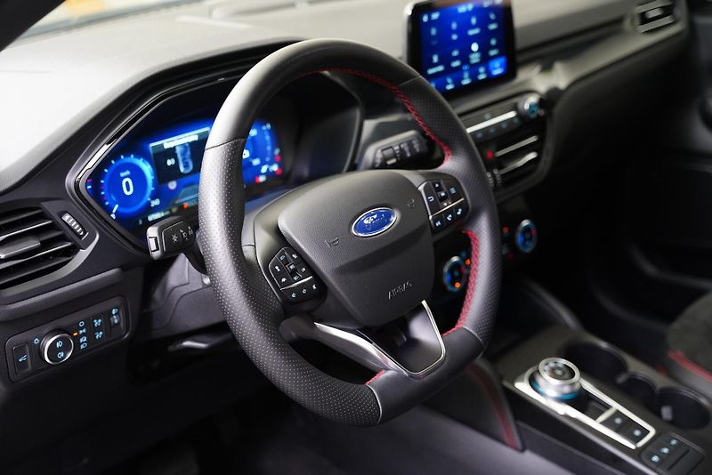 Ford Kuga - fotka 14 z 24
