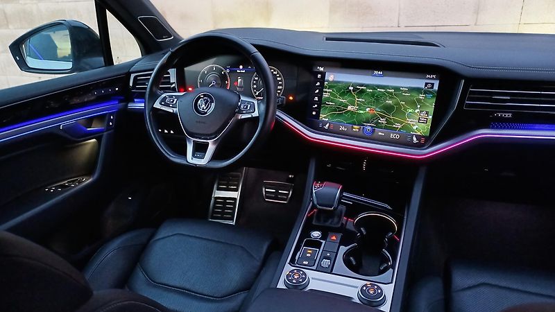 Volkswagen Touareg R-LINE TDI 210kW-ČR-NEHAV-DPH- - fotka 11 z 39