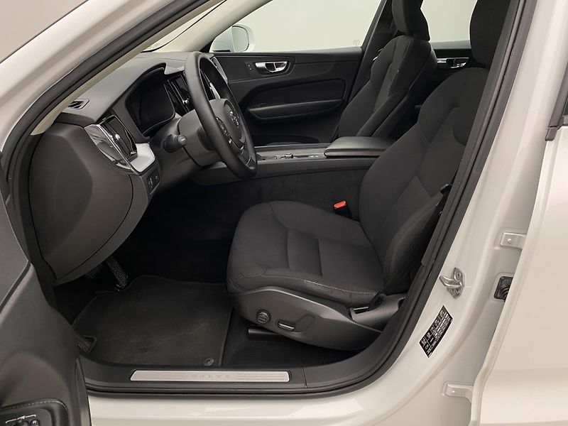 Volvo XC60 T5 MOMENTUM AUT CZ - fotka 3 z 43