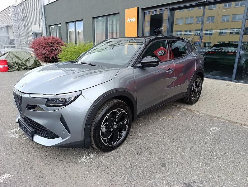 Alfa Romeo Junior (2026) Ibrida 1,2 145k eDCT6 - fotka 2 z 20
