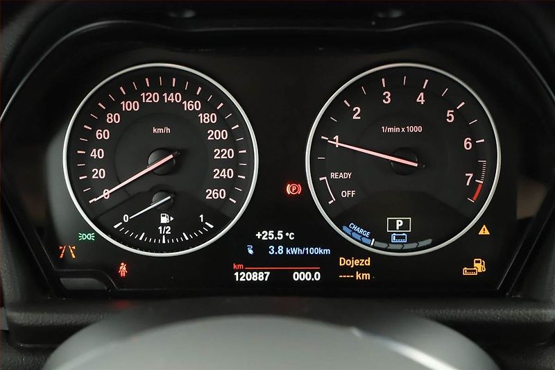 BMW Řada 2 (2016) 225xe Active Tourer, 4X4 - fotka 8 z 22
