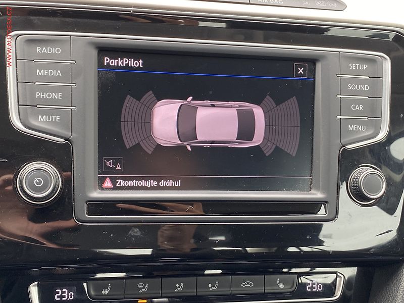 Volkswagen Passat (2017) 2.0TDi 4x4, ČR, Highline, DSG - fotka 15 z 15