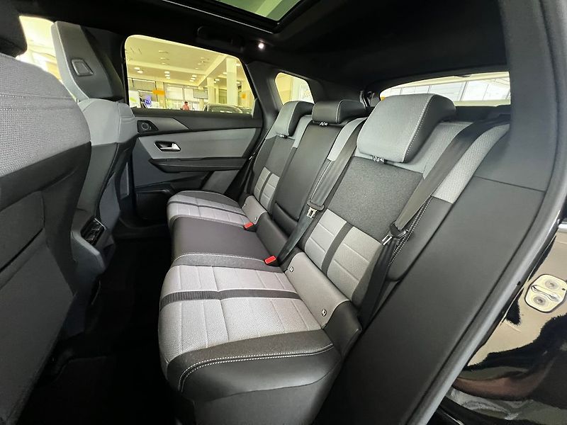 Opel Grandland GS Hybrid 1,2T 145k Automat+ZP - fotka 12 z 30