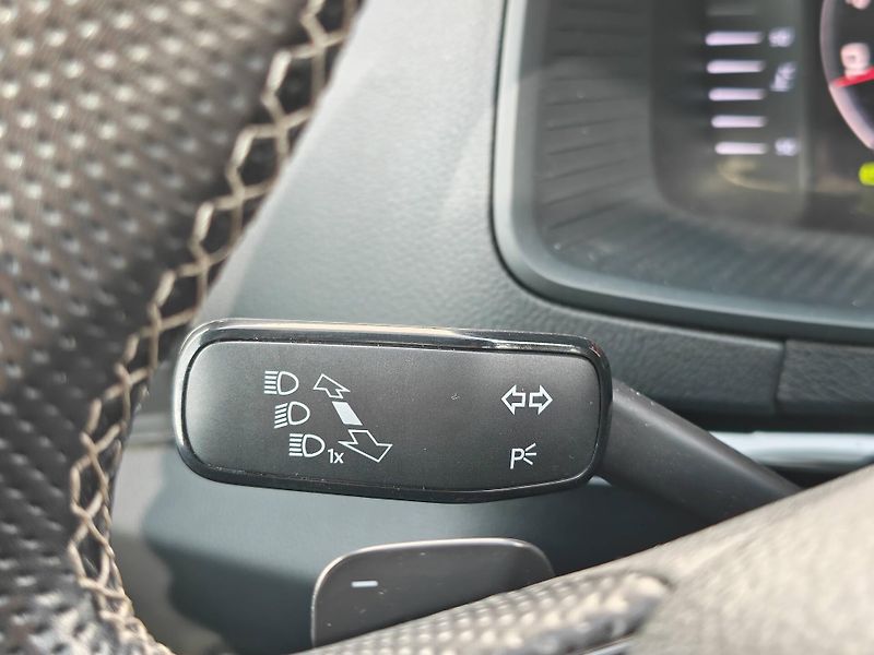 Škoda Karoq 2,0TSI 140kW Sportline 7DSG 4x - fotka 14 z 23