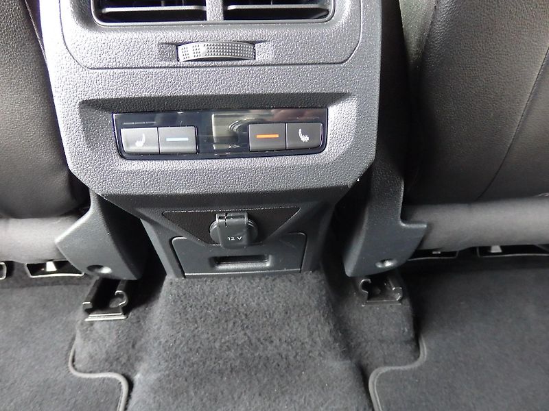 Volkswagen Touran 2,0 TDI 140kW HIGHLINE,DSG LED - fotka 18 z 27