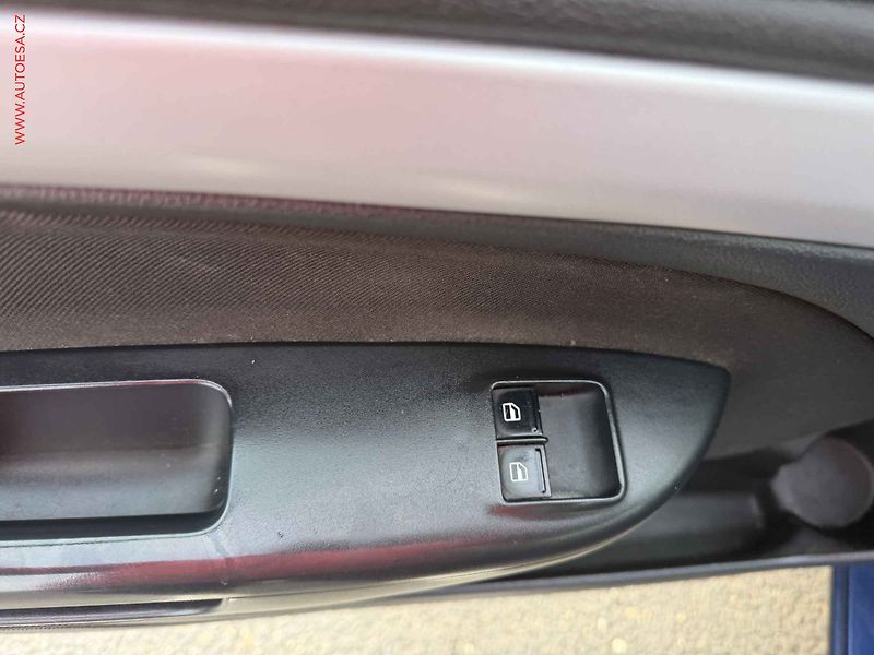 Škoda Octavia (2011) 1.6 TDi, ČR, AC, temp - fotka 11 z 16