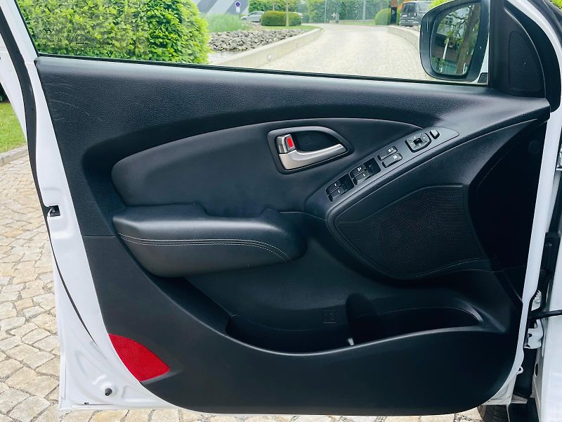Hyundai ix35 2.0i 4x4 1MAJIITEL KAMER TAŽNÉ - fotka 34 z 46