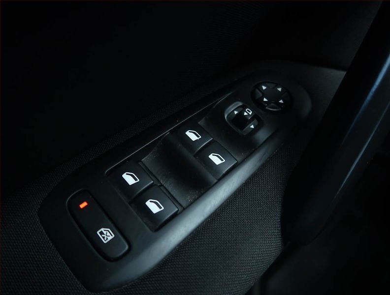 Peugeot 308 (2018) 1.2 PureTech, Tempomat - fotka 17 z 20