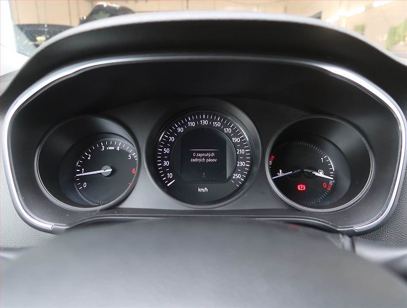 Renault Mégane (2016) 1.6 SCe, Tempomat - fotka 11 z 17