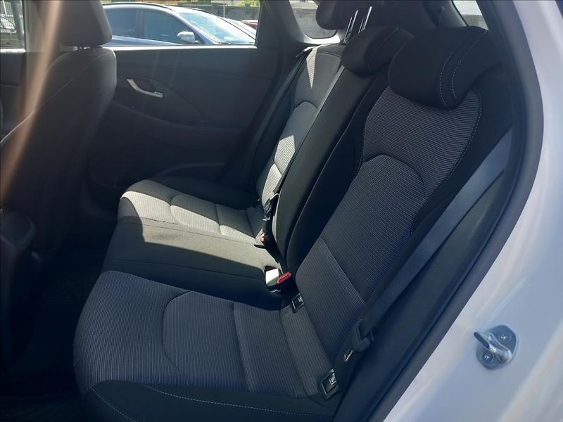 Hyundai i30 1,0 T-GDI COMFORT DCT - fotka 19 z 20