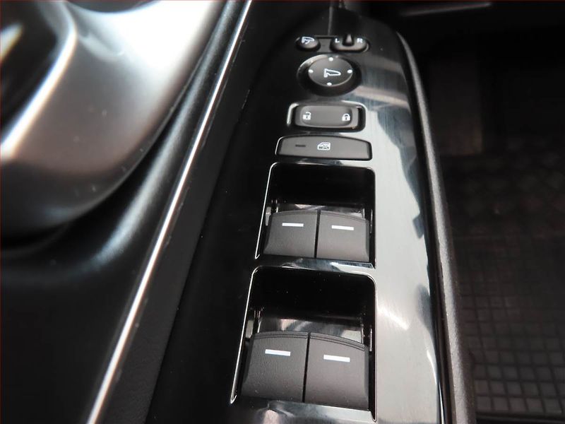 Honda CR-V (2023) Lifestyle 2.0i-MMD HEV - fotka 15 z 17