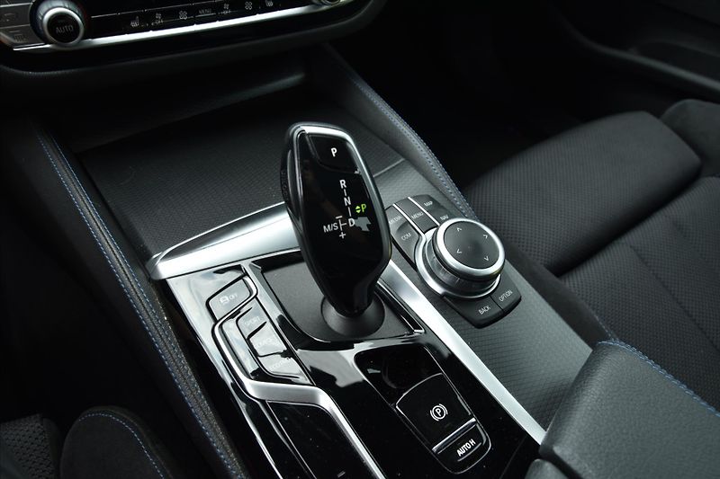 BMW Řada 5 520d xDrive M PAKET DPH ČR - fotka 20 z 30