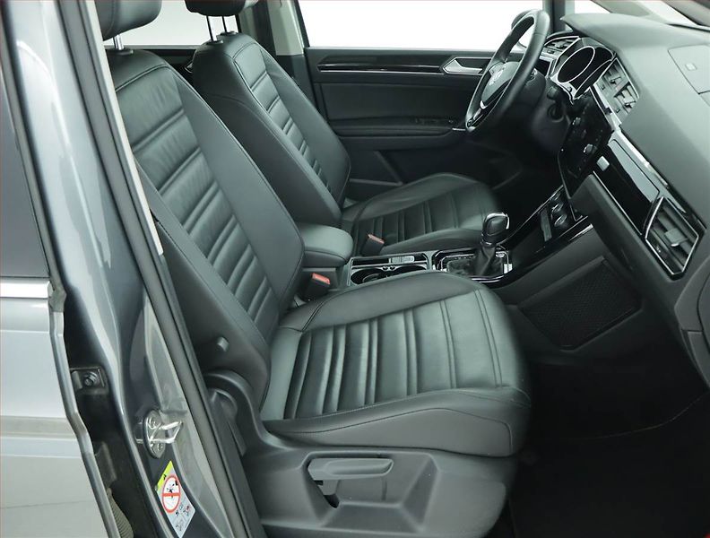 Volkswagen Touran (2019) Highline 1.5 TSI - fotka 9 z 21