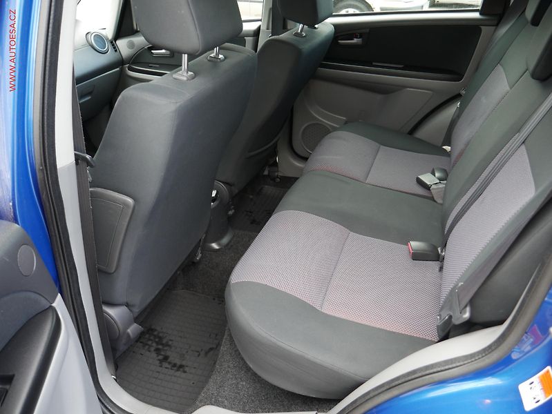 Suzuki SX4 (2008) 1.9DDiS 4x4, ČR, AC, park - fotka 10 z 18