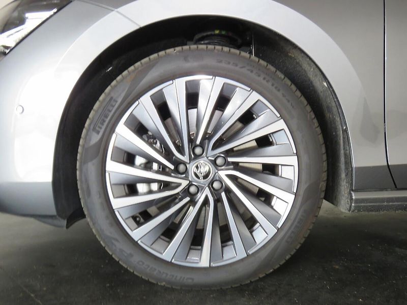 Škoda Superb - fotka 10 z 30