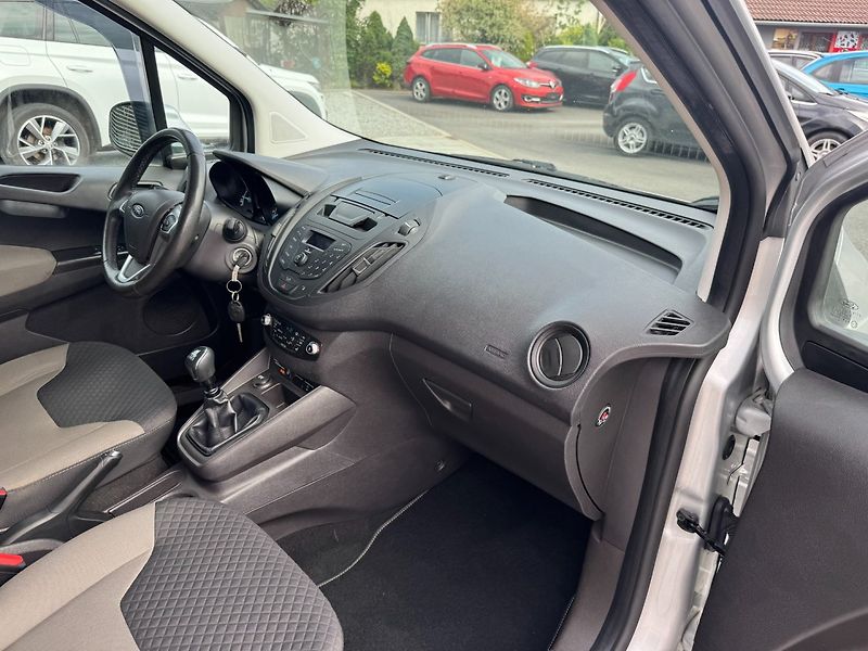 Ford Tourneo Courier (2019) 1.0 EcoBoost 73kW - fotka 24 z 29